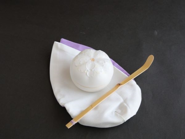 砂糖衣の 桜花枝碗 お茶箱の紹介画像